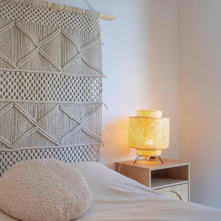 Magnifique Niche Dans Pinede *